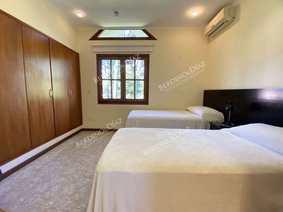 Casa ID.3114 - Punta del Este, gran residencia en mansa, 6 dormitorios y piscina climatizada.