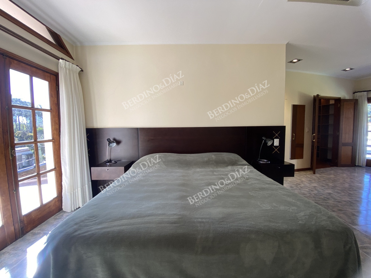 Casa ID.3114 - Punta del Este, gran residencia en mansa, 6 dormitorios y piscina climatizada.