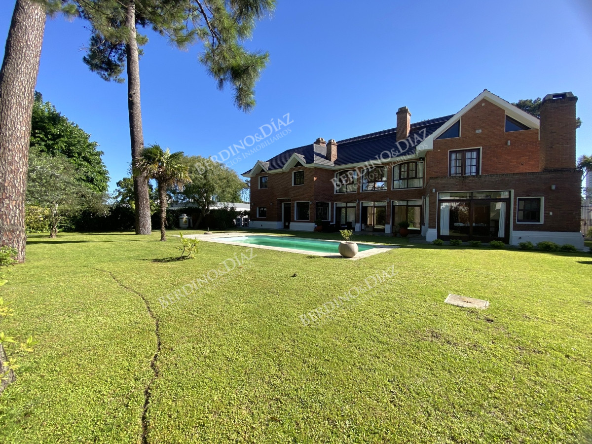Casa ID.3114 - Punta del Este, gran residencia en mansa, 6 dormitorios y piscina climatizada.