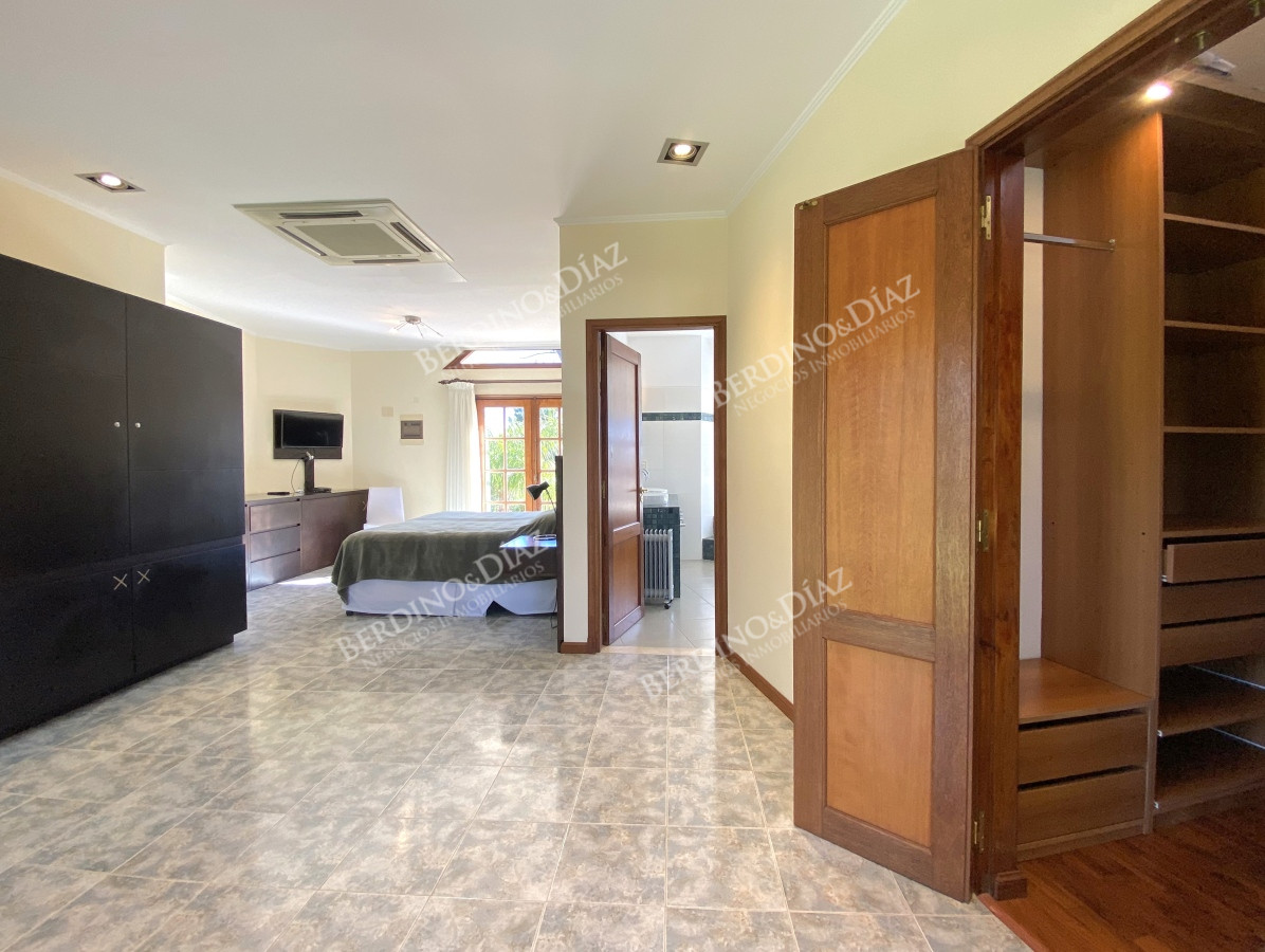 Casa ID.3114 - Punta del Este, gran residencia en mansa, 6 dormitorios y piscina climatizada.