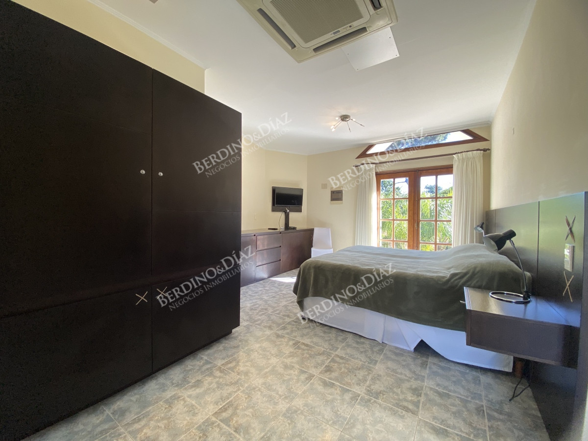 Casa ID.3114 - Punta del Este, gran residencia en mansa, 6 dormitorios y piscina climatizada.