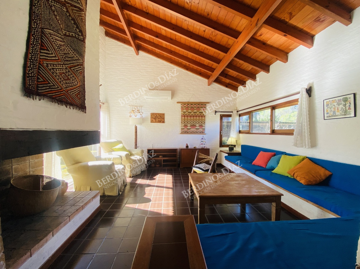 Casa ID.2569 - Casa en una sola planta, 3 dormitorios en Pinares, Punta del Este.