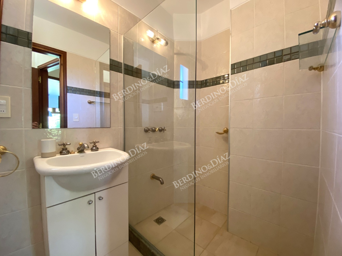 Casa ID.3114 - Punta del Este, gran residencia en mansa, 6 dormitorios y piscina climatizada.