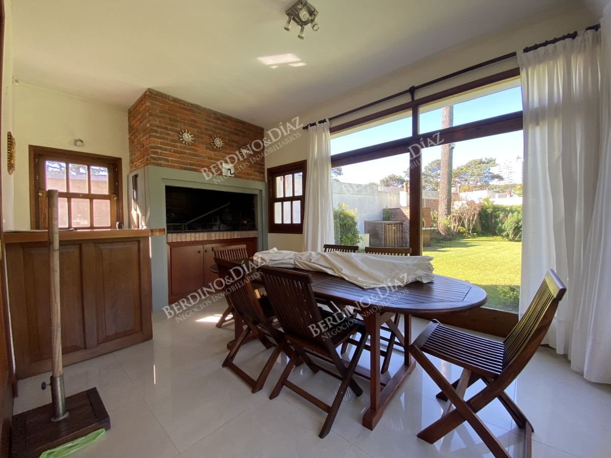 Casa ID.3114 - Punta del Este, gran residencia en mansa, 6 dormitorios y piscina climatizada.