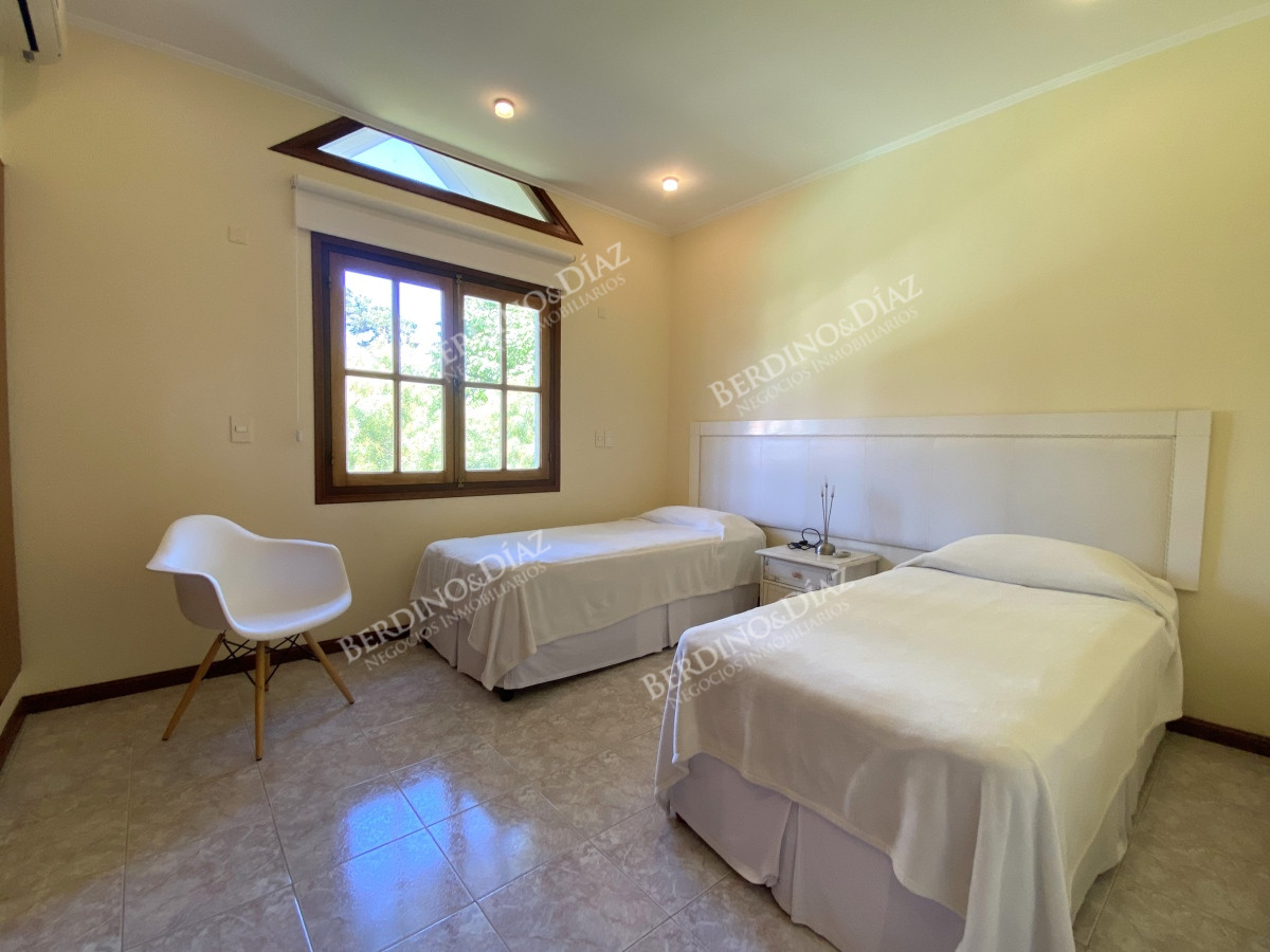 Casa ID.3114 - Punta del Este, gran residencia en mansa, 6 dormitorios y piscina climatizada.