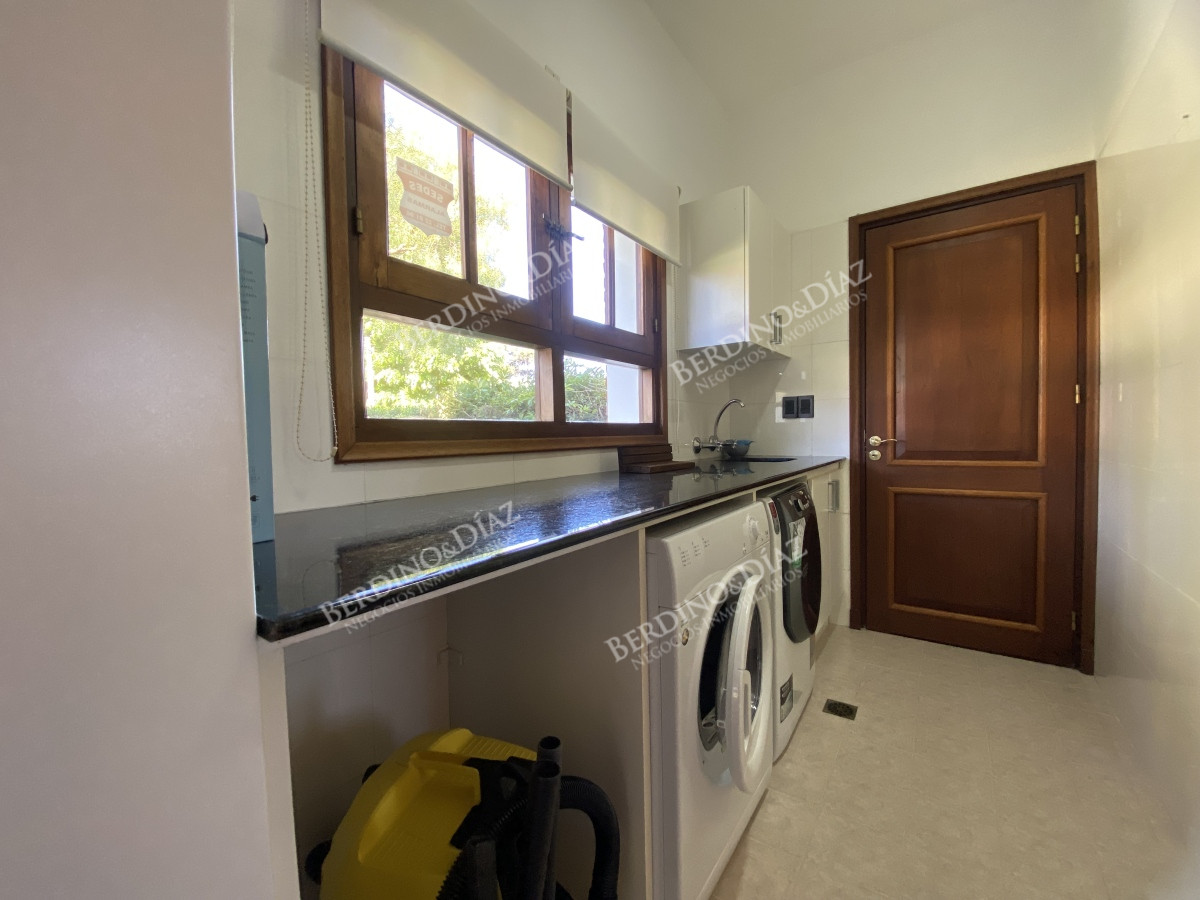 Casa ID.3114 - Punta del Este, gran residencia en mansa, 6 dormitorios y piscina climatizada.