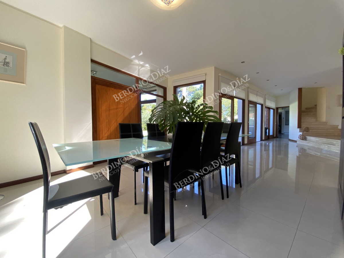 Casa ID.3114 - Punta del Este, gran residencia en mansa, 6 dormitorios y piscina climatizada.