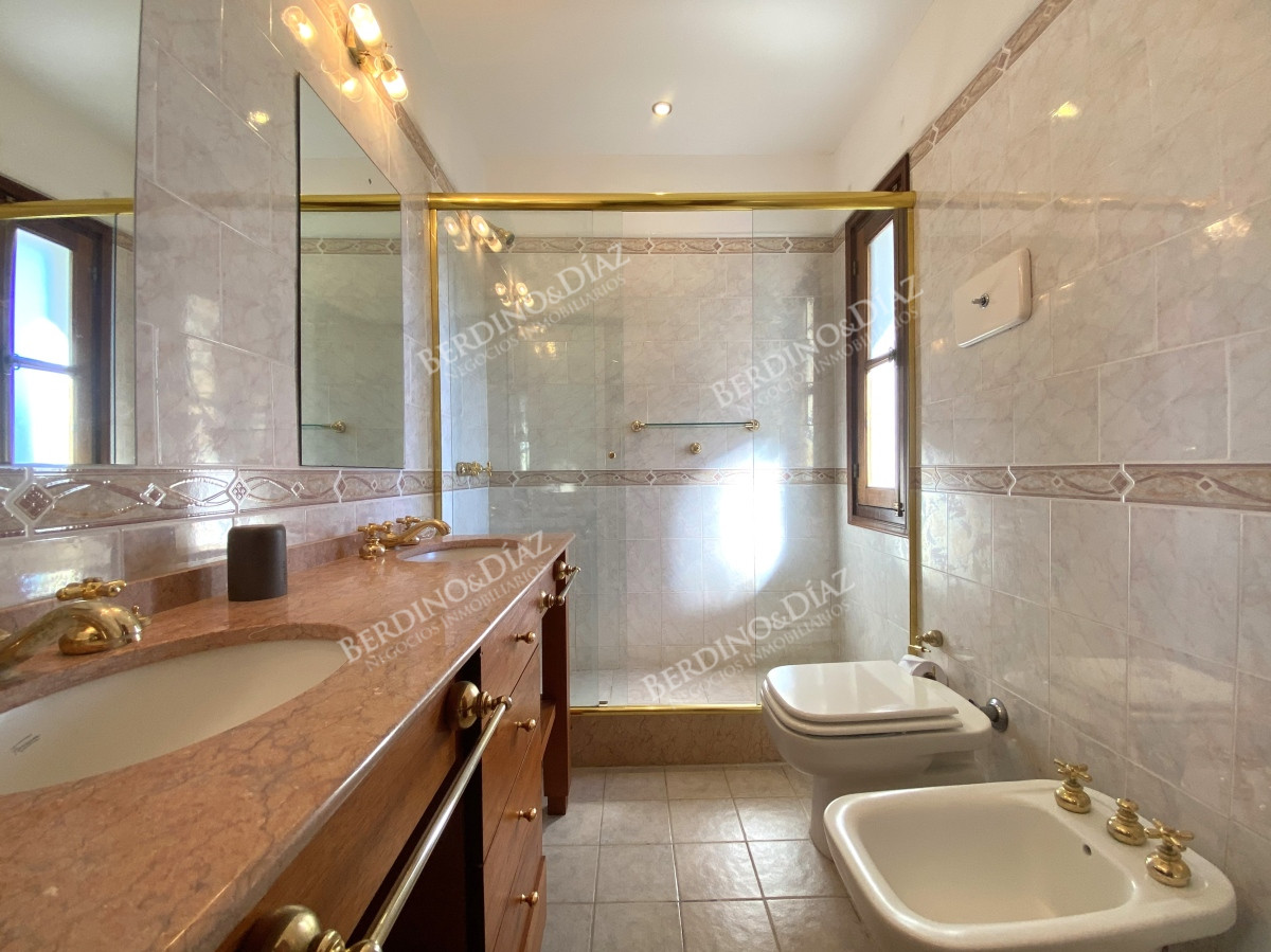 Casa ID.3114 - Punta del Este, gran residencia en mansa, 6 dormitorios y piscina climatizada.