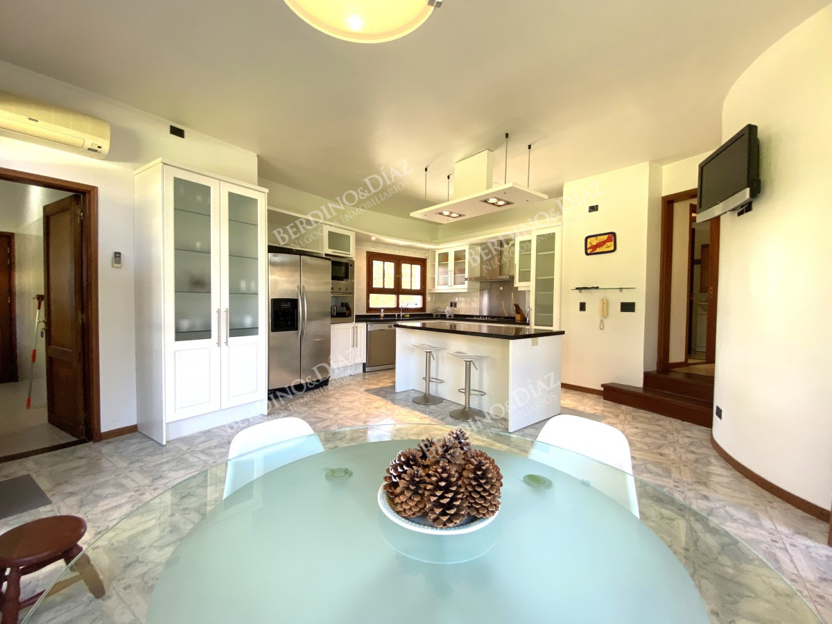 Casa ID.3114 - Punta del Este, gran residencia en mansa, 6 dormitorios y piscina climatizada.