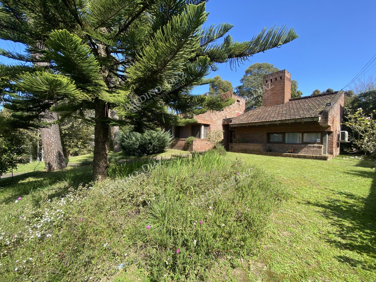 Casa ID.2569 - Casa en una sola planta, 3 dormitorios en Pinares, Punta del Este.