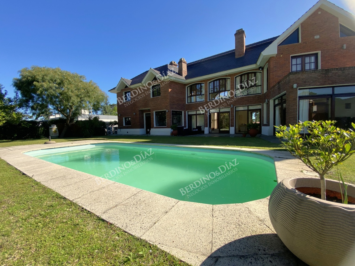 Casa ID.3114 - Punta del Este, gran residencia en mansa, 6 dormitorios y piscina climatizada.