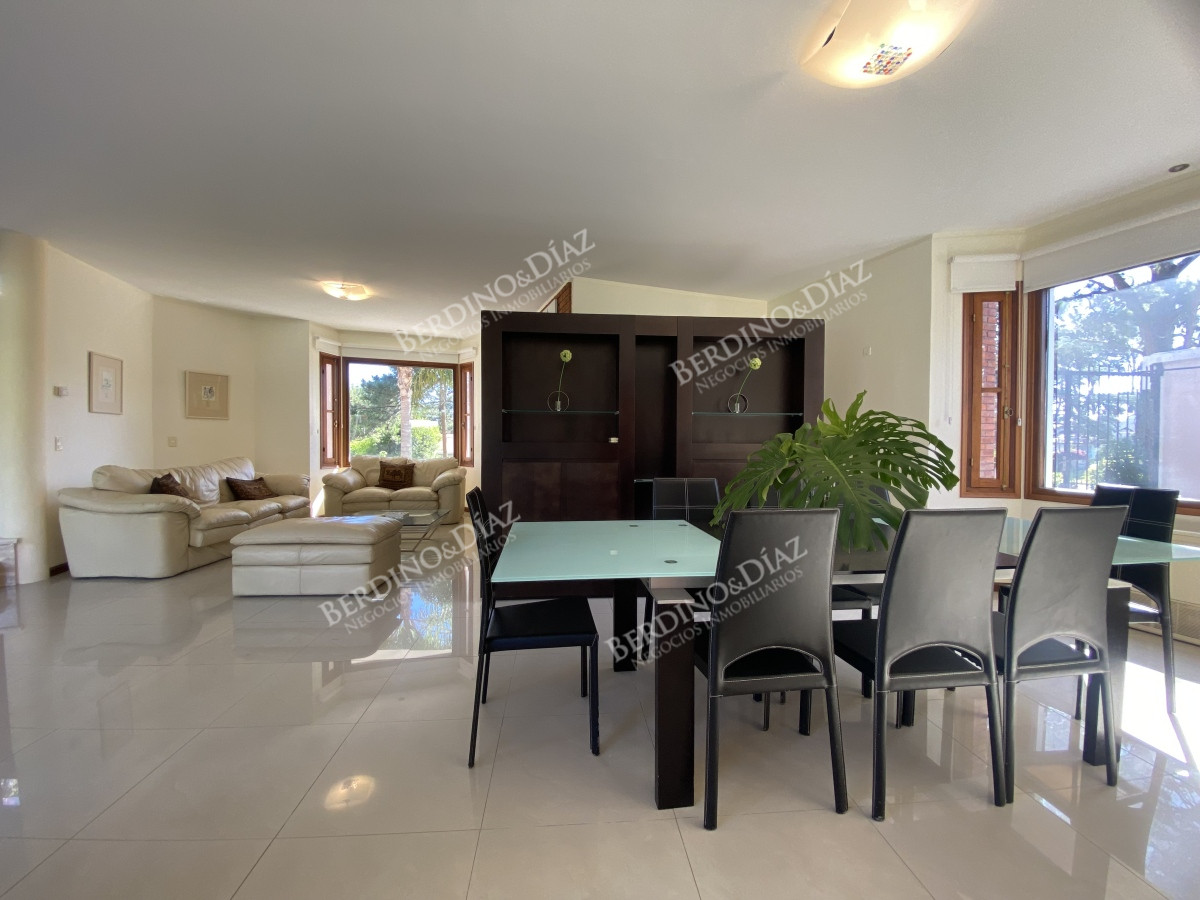 Casa ID.3114 - Punta del Este, gran residencia en mansa, 6 dormitorios y piscina climatizada.