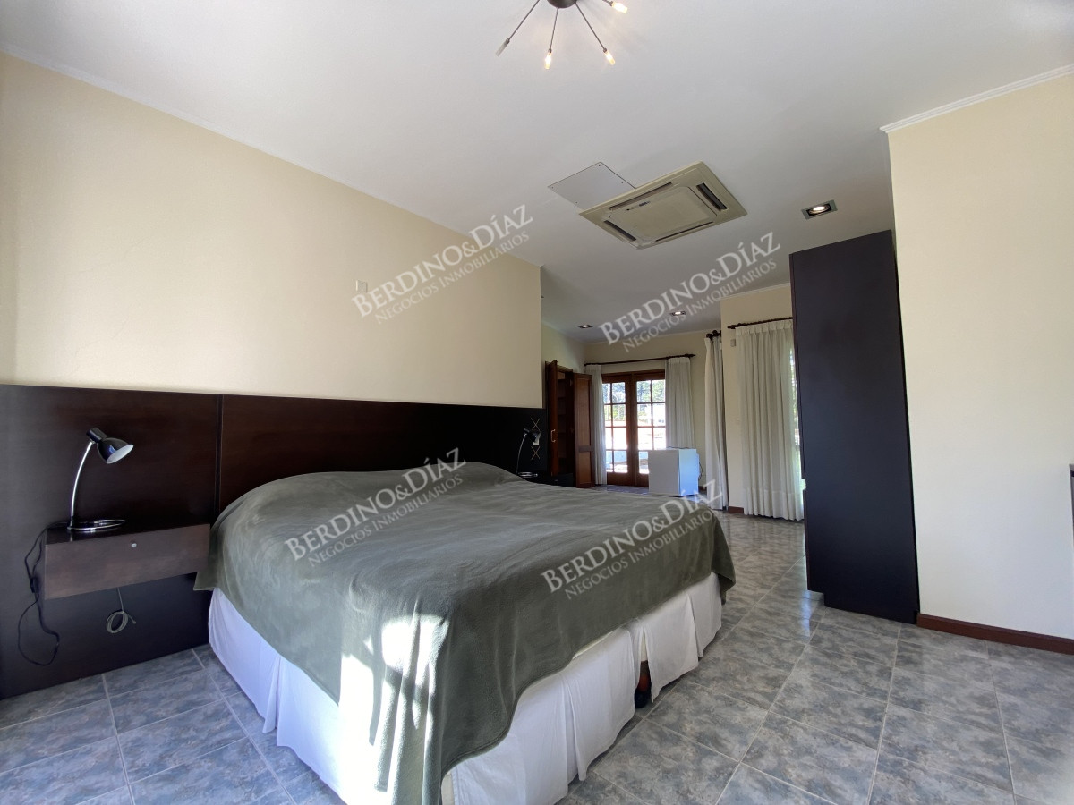Casa ID.3114 - Punta del Este, gran residencia en mansa, 6 dormitorios y piscina climatizada.