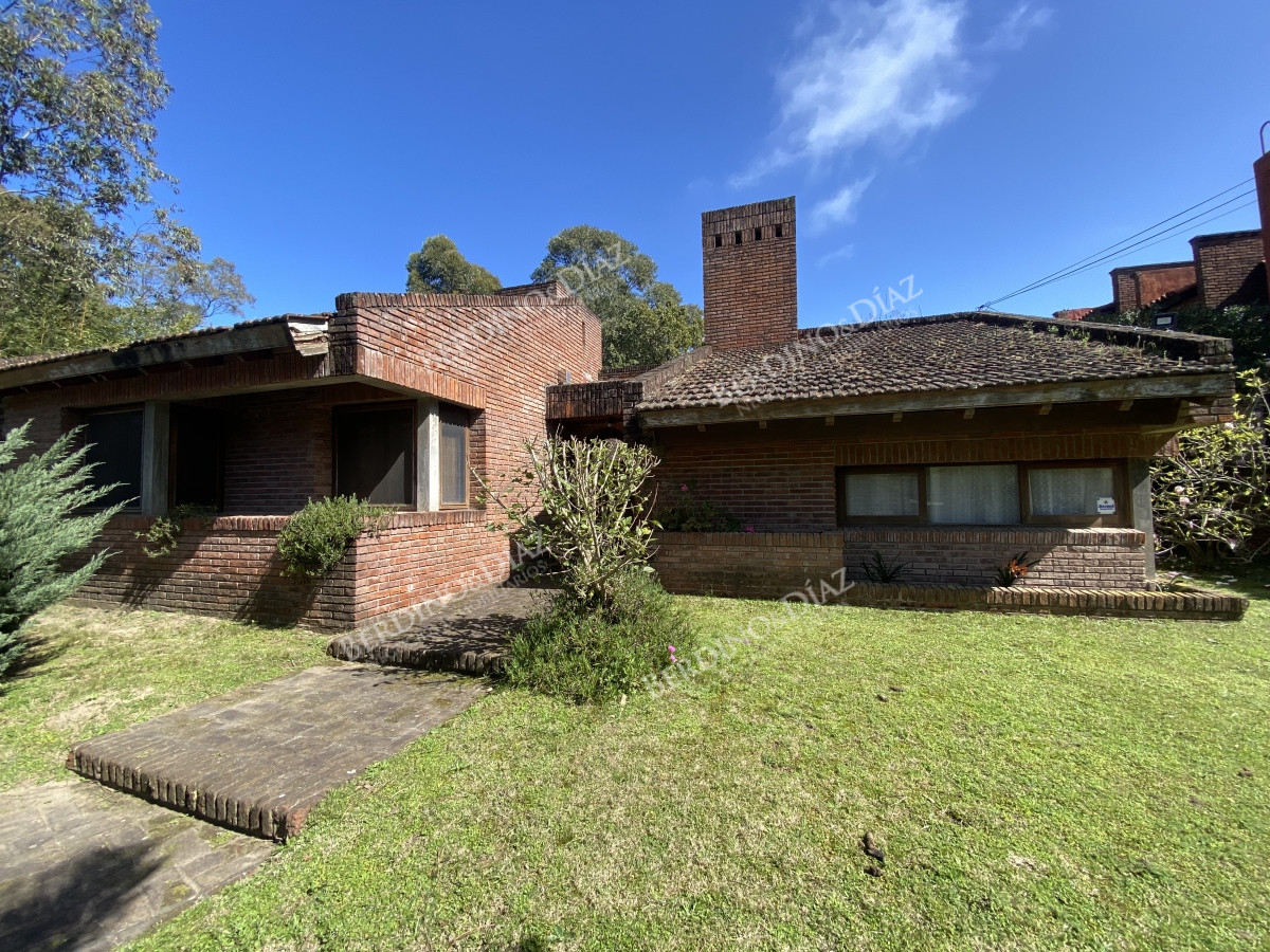 Casa ID.2569 - Casa en una sola planta, 3 dormitorios en Pinares, Punta del Este.