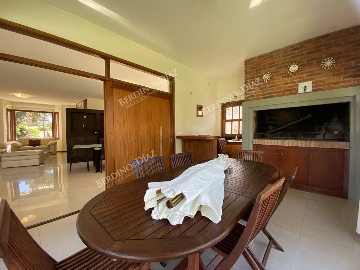 Casa ID.3114 - Punta del Este, gran residencia en mansa, 6 dormitorios y piscina climatizada.