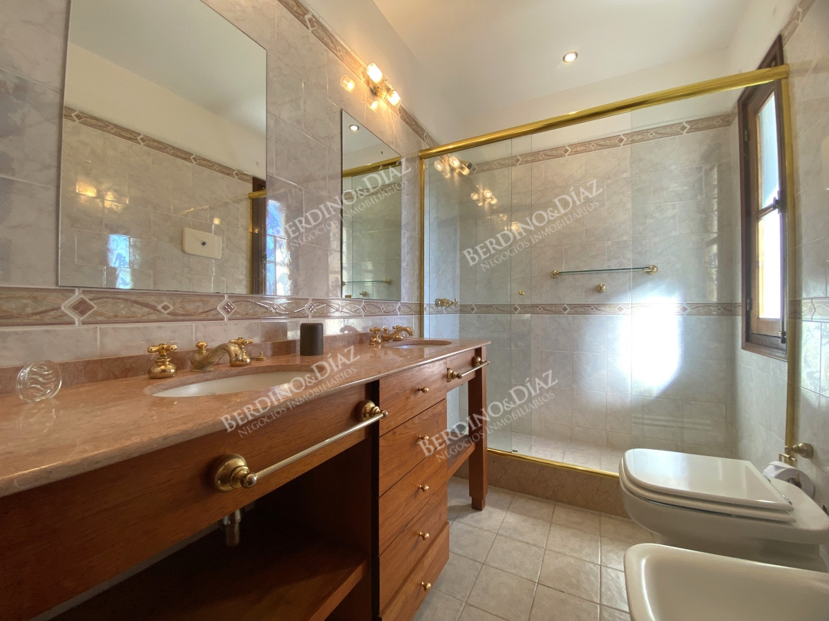 Casa ID.3114 - Punta del Este, gran residencia en mansa, 6 dormitorios y piscina climatizada.