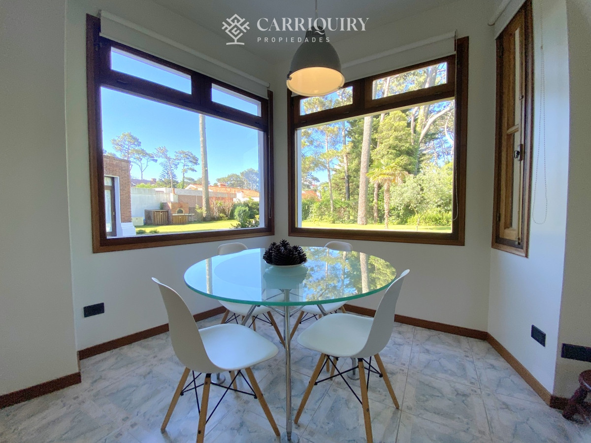 Casa ID.9853 - Punta del Este, gran residencia en mansa, 6 dormitorios y piscina climatizada.