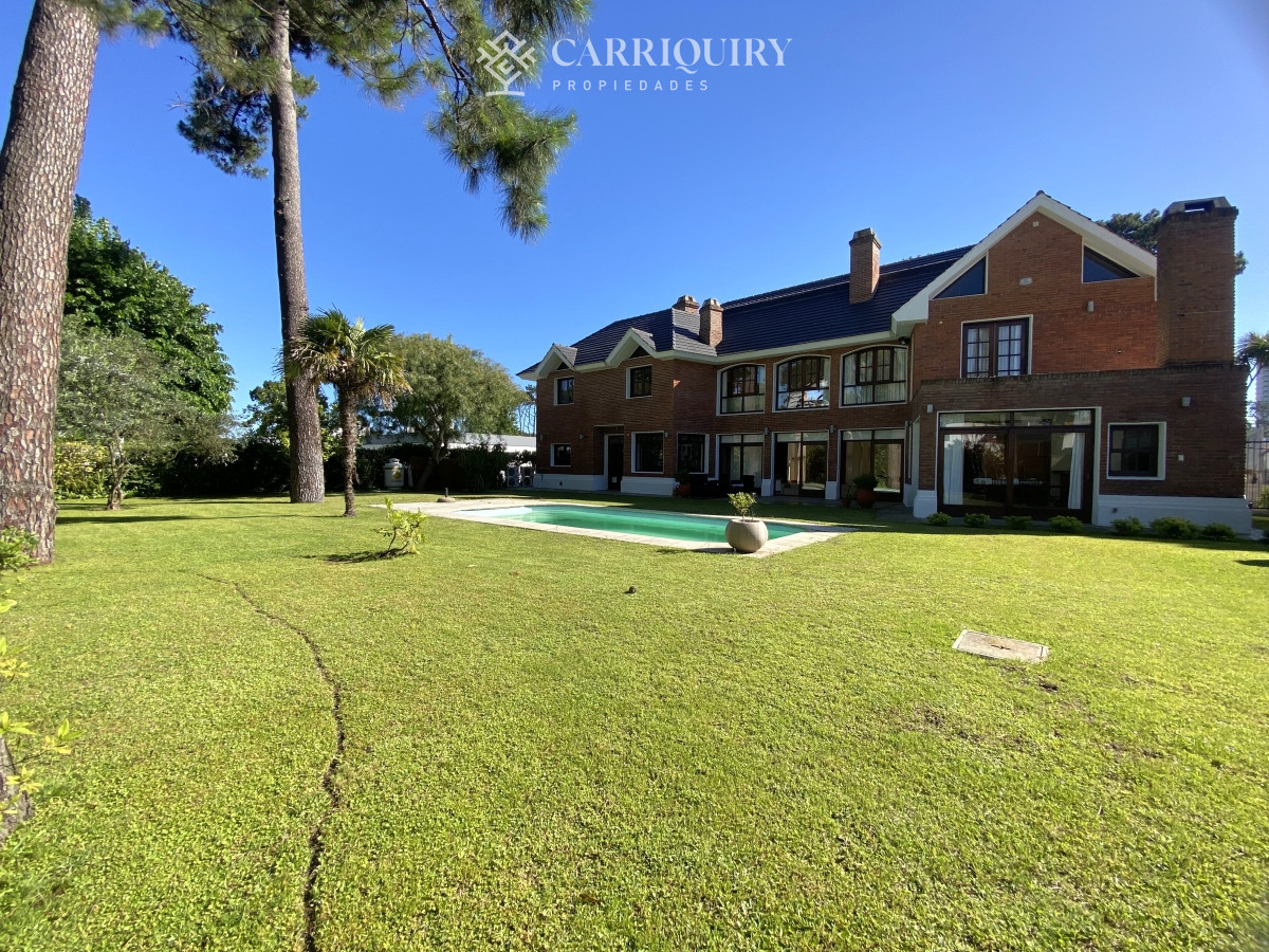 Casa ID.9853 - Punta del Este, gran residencia en mansa, 6 dormitorios y piscina climatizada.