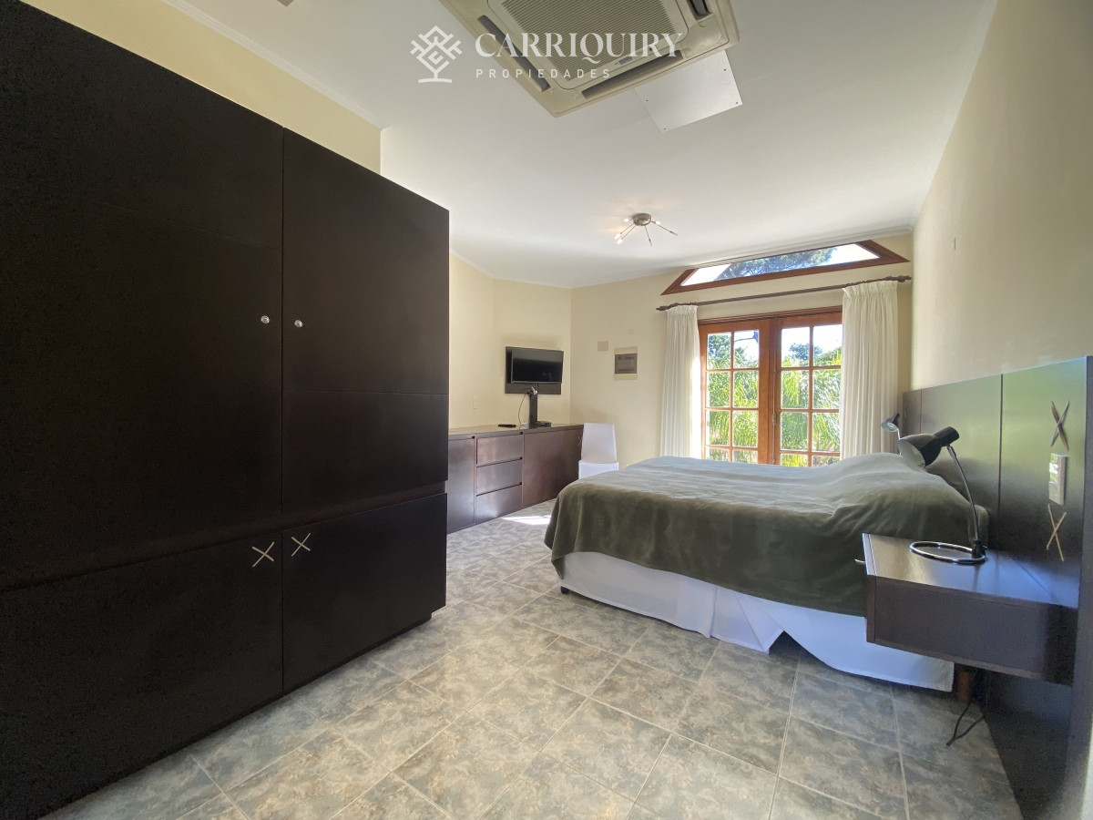 Casa ID.9853 - Punta del Este, gran residencia en mansa, 6 dormitorios y piscina climatizada.