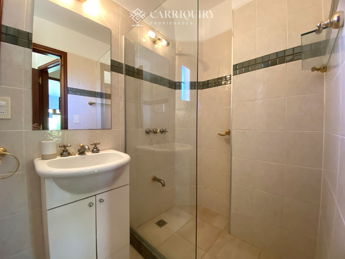 Casa ID.9853 - Punta del Este, gran residencia en mansa, 6 dormitorios y piscina climatizada.