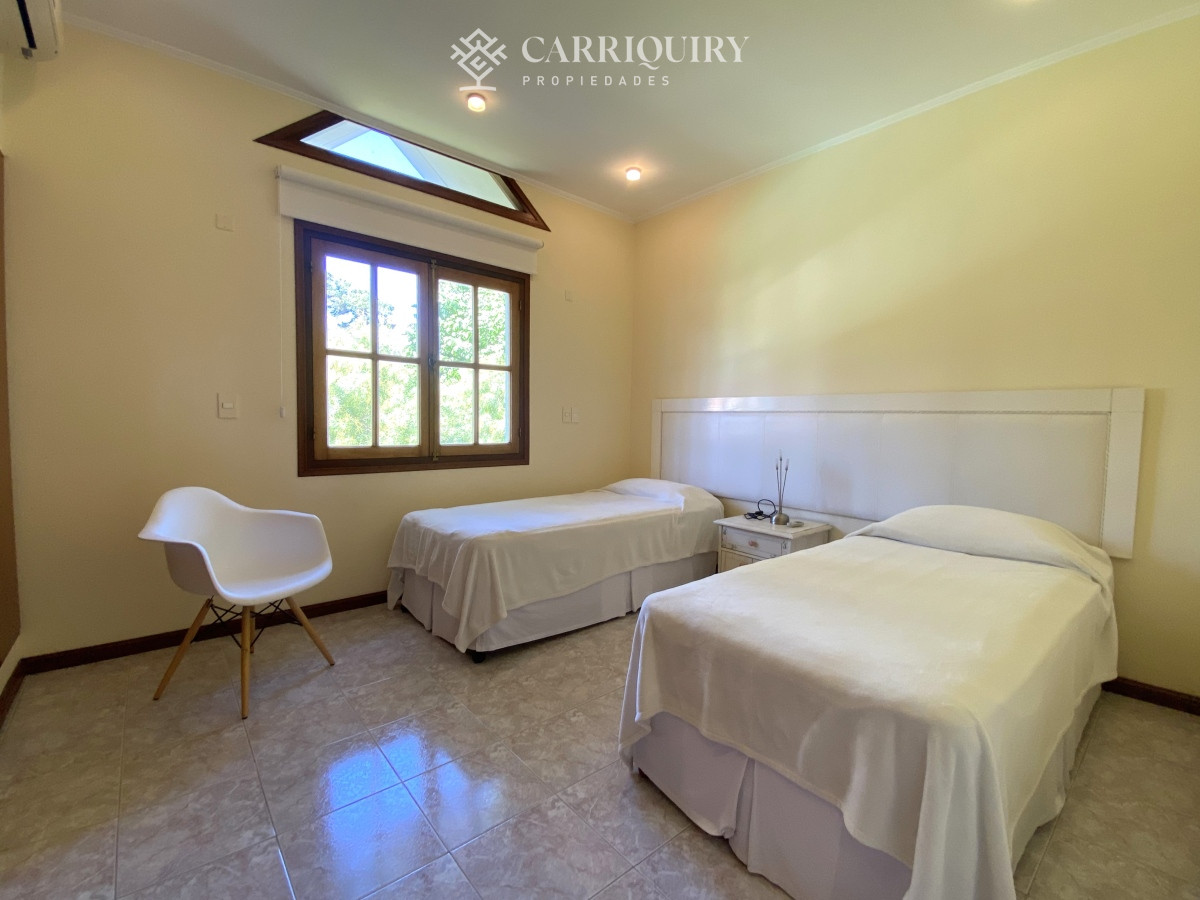 Casa ID.9853 - Punta del Este, gran residencia en mansa, 6 dormitorios y piscina climatizada.