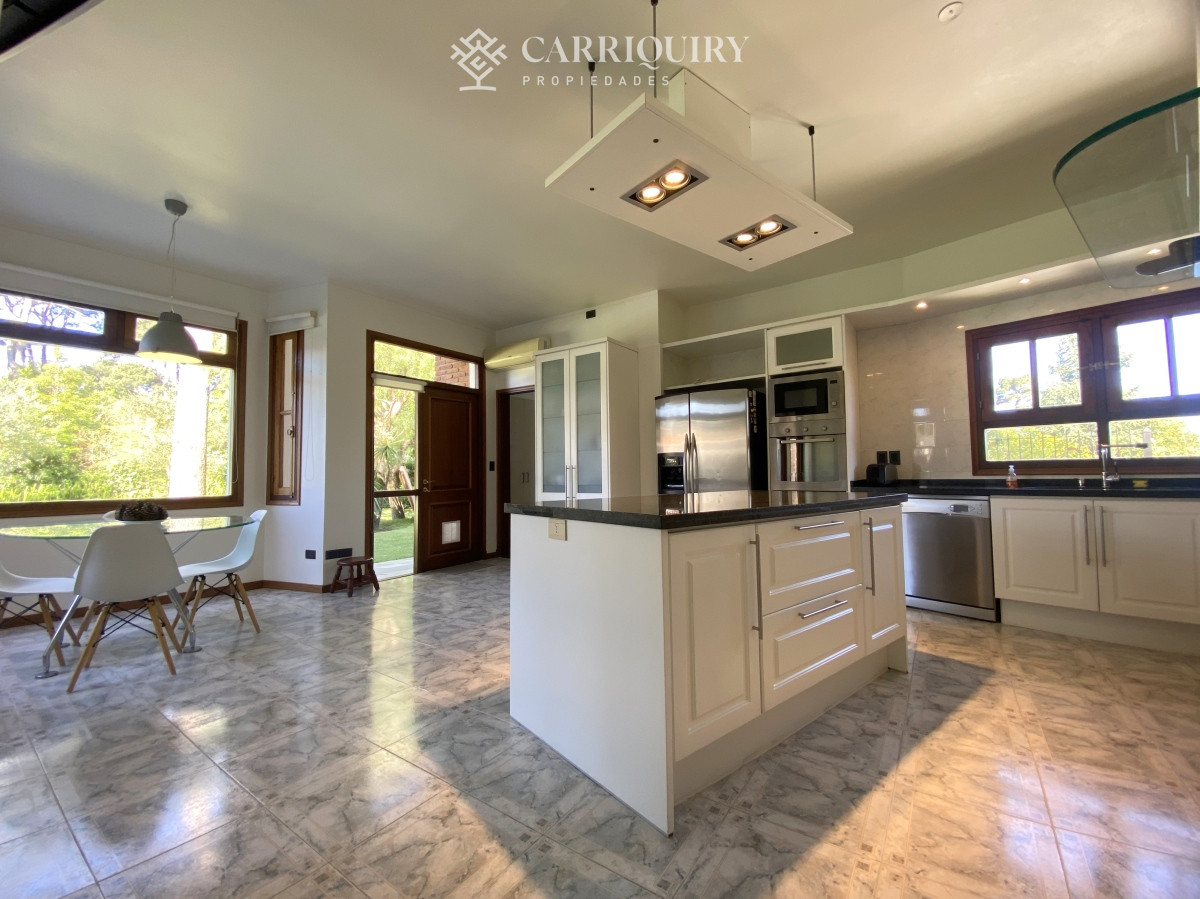 Casa ID.9853 - Punta del Este, gran residencia en mansa, 6 dormitorios y piscina climatizada.