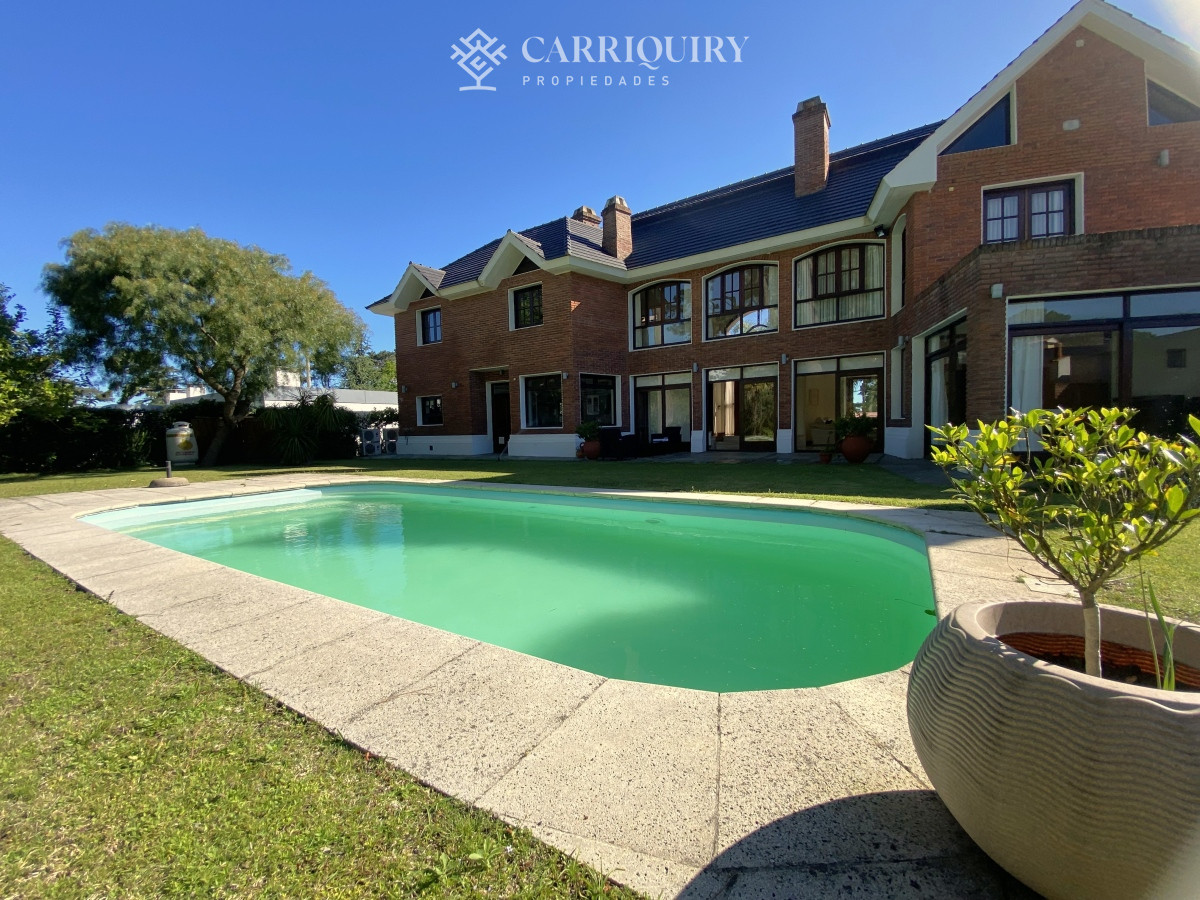 Casa ID.9853 - Punta del Este, gran residencia en mansa, 6 dormitorios y piscina climatizada.