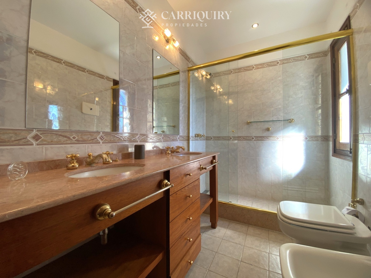 Casa ID.9853 - Punta del Este, gran residencia en mansa, 6 dormitorios y piscina climatizada.