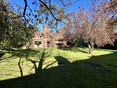 Casa en una sola planta, 3 dormitorios en Pinares, Punta del Este.