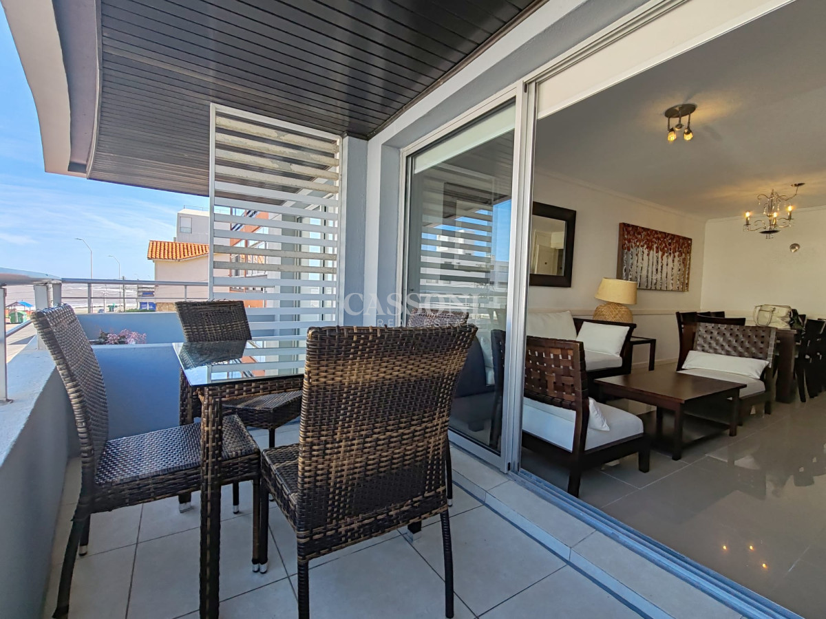 Apartamento ID.202 - Punta del este, Península, departamento de 2 dormitorios con piscina, terraza y cochera.