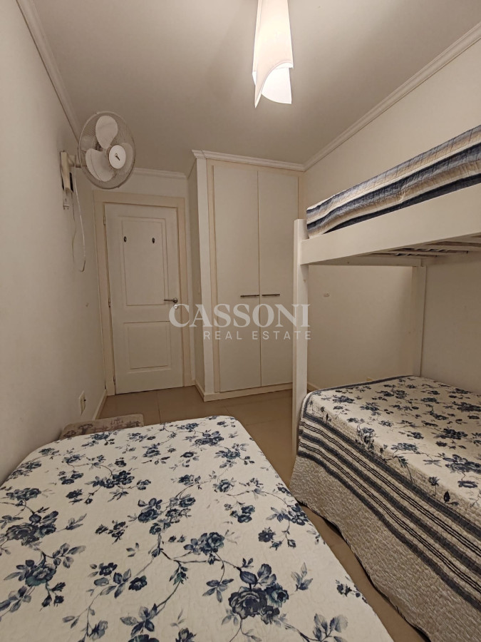 Apartamento ID.202 - Punta del este, Península, departamento de 2 dormitorios con piscina, terraza y cochera.