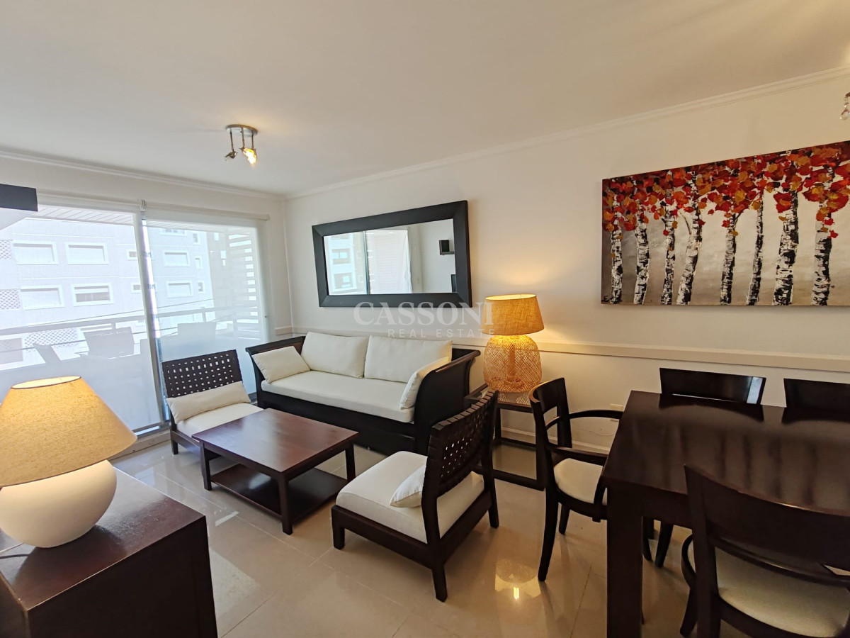 Apartamento ID.202 - Punta del este, Península, departamento de 2 dormitorios con piscina, terraza y cochera.