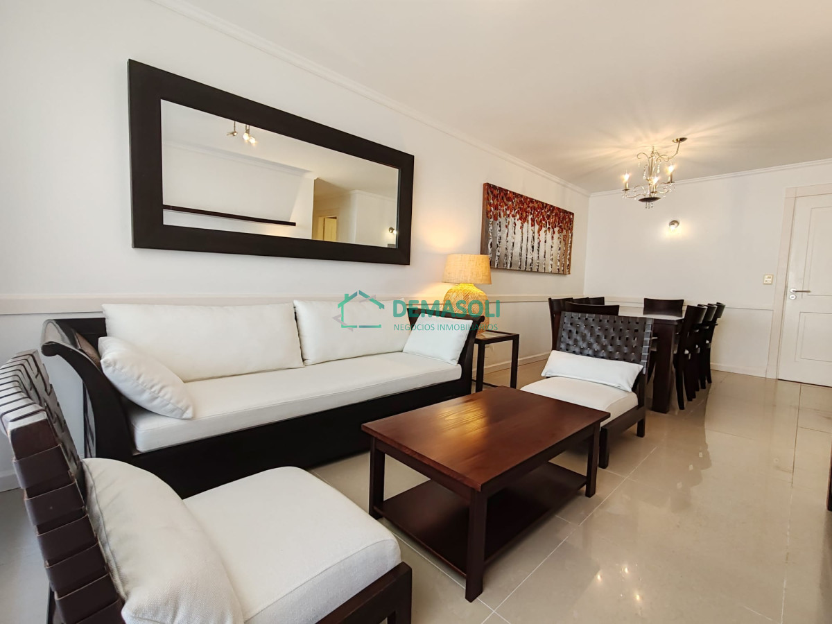Apartamento ID.962 - Punta del este, Península, departamento de 2 dormitorios con piscina, terraza y cochera.