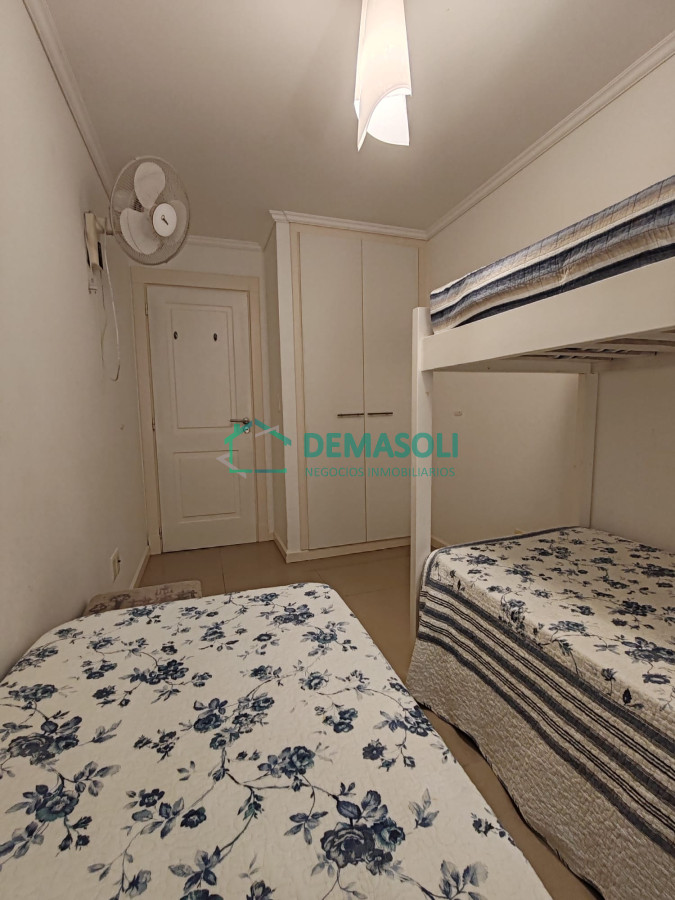 Apartamento ID.962 - Punta del este, Península, departamento de 2 dormitorios con piscina, terraza y cochera.