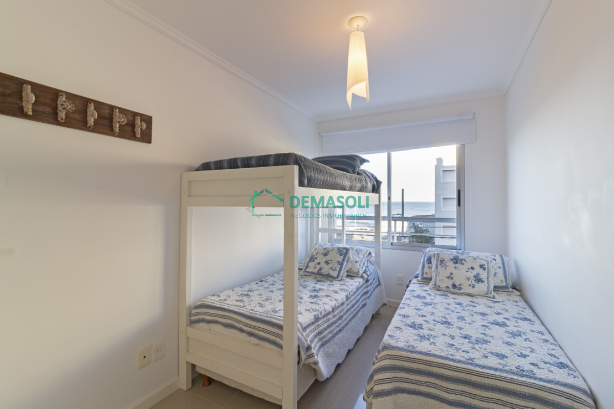 Apartamento ID.962 - Punta del este, Península, departamento de 2 dormitorios con piscina, terraza y cochera.