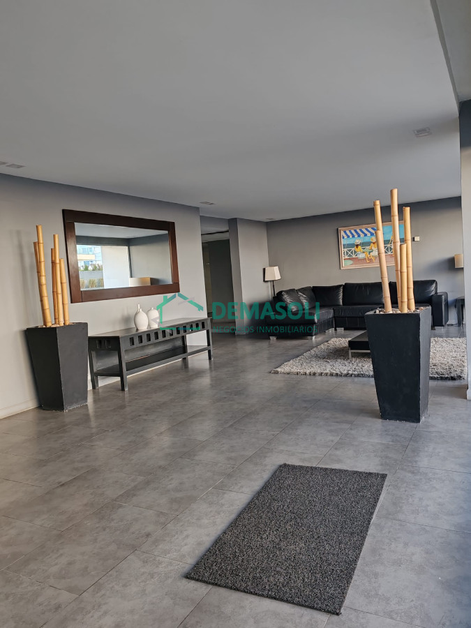Apartamento ID.962 - Punta del este, Península, departamento de 2 dormitorios con piscina, terraza y cochera.