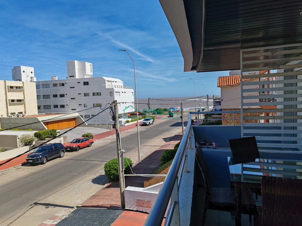 Apartamento ID.962 - Punta del este, Península, departamento de 2 dormitorios con piscina, terraza y cochera.