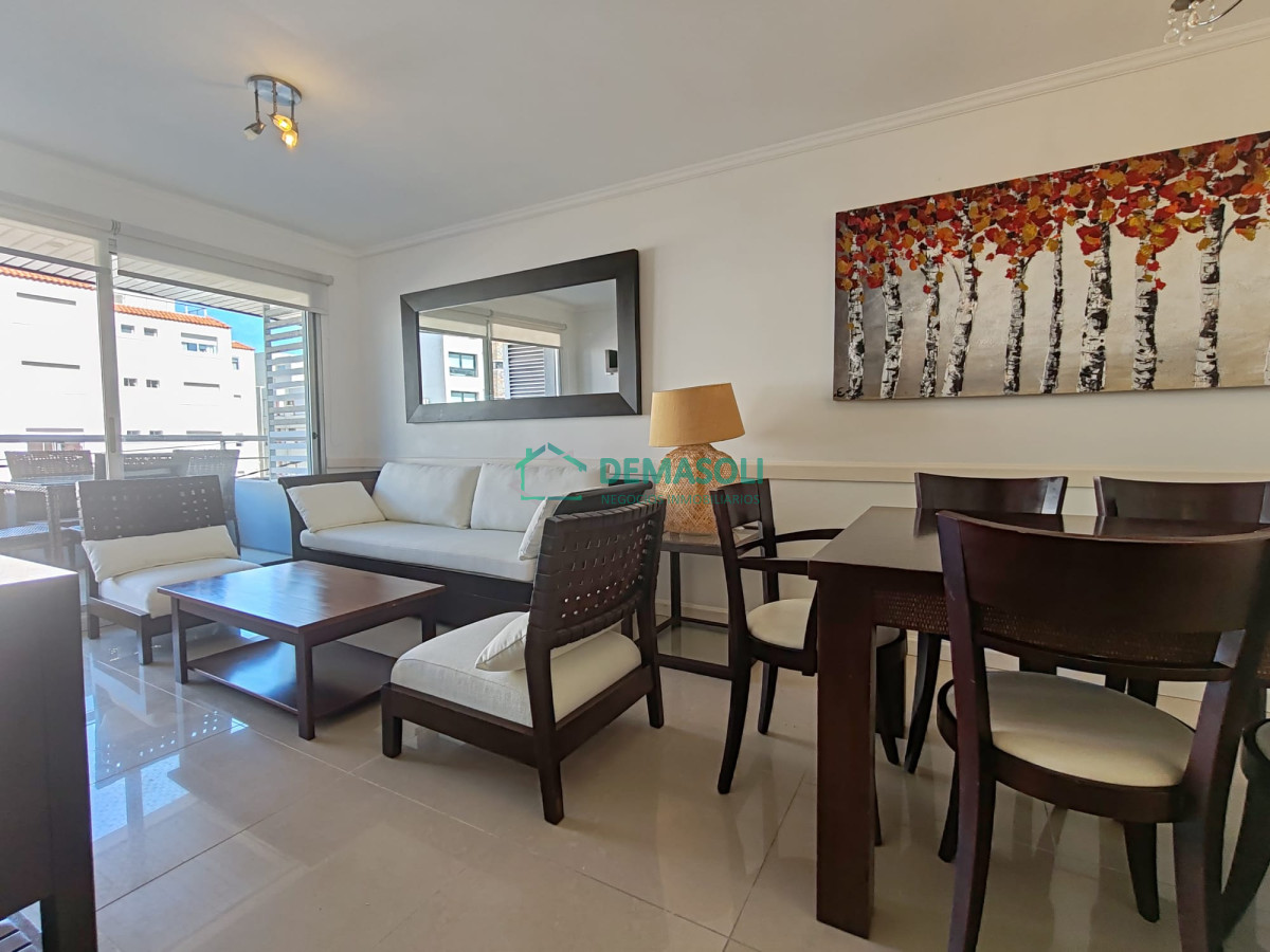 Apartamento ID.962 - Punta del este, Península, departamento de 2 dormitorios con piscina, terraza y cochera.