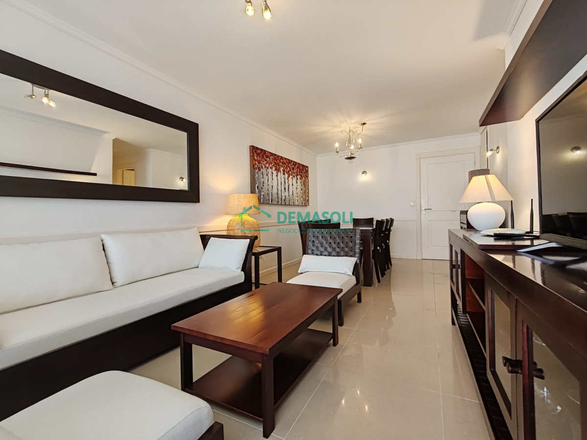 Apartamento ID.962 - Punta del este, Península, departamento de 2 dormitorios con piscina, terraza y cochera.