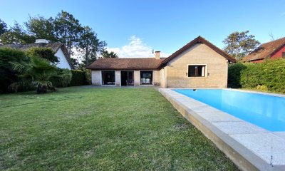 Punta del Este, chalet con piscina, barbacoa y 4 dormitorios.