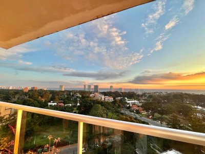 Apartamento con vista al mar, Punta del Este, 3 dormitorios y amenities