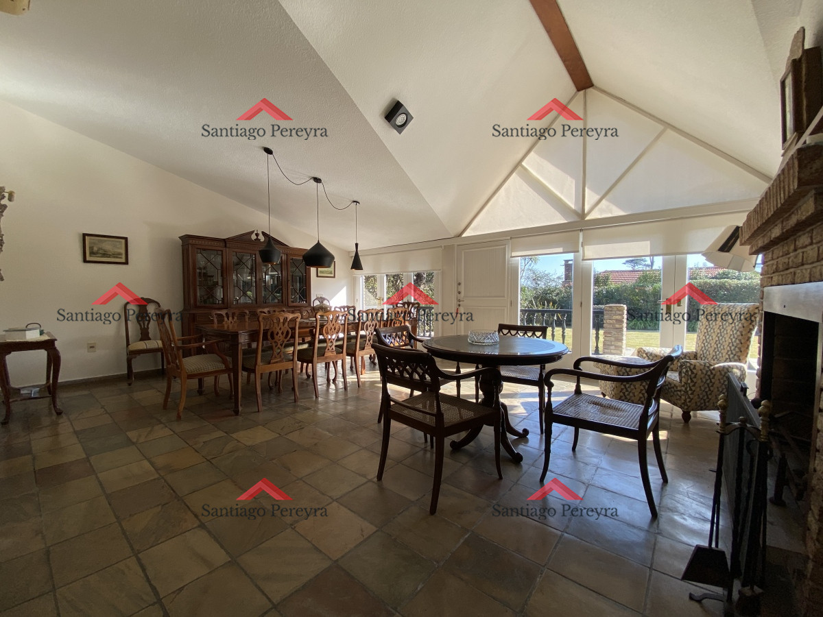Casa ID.14804 - Punta del Este, importante residencia con piscina y cancha de paddle