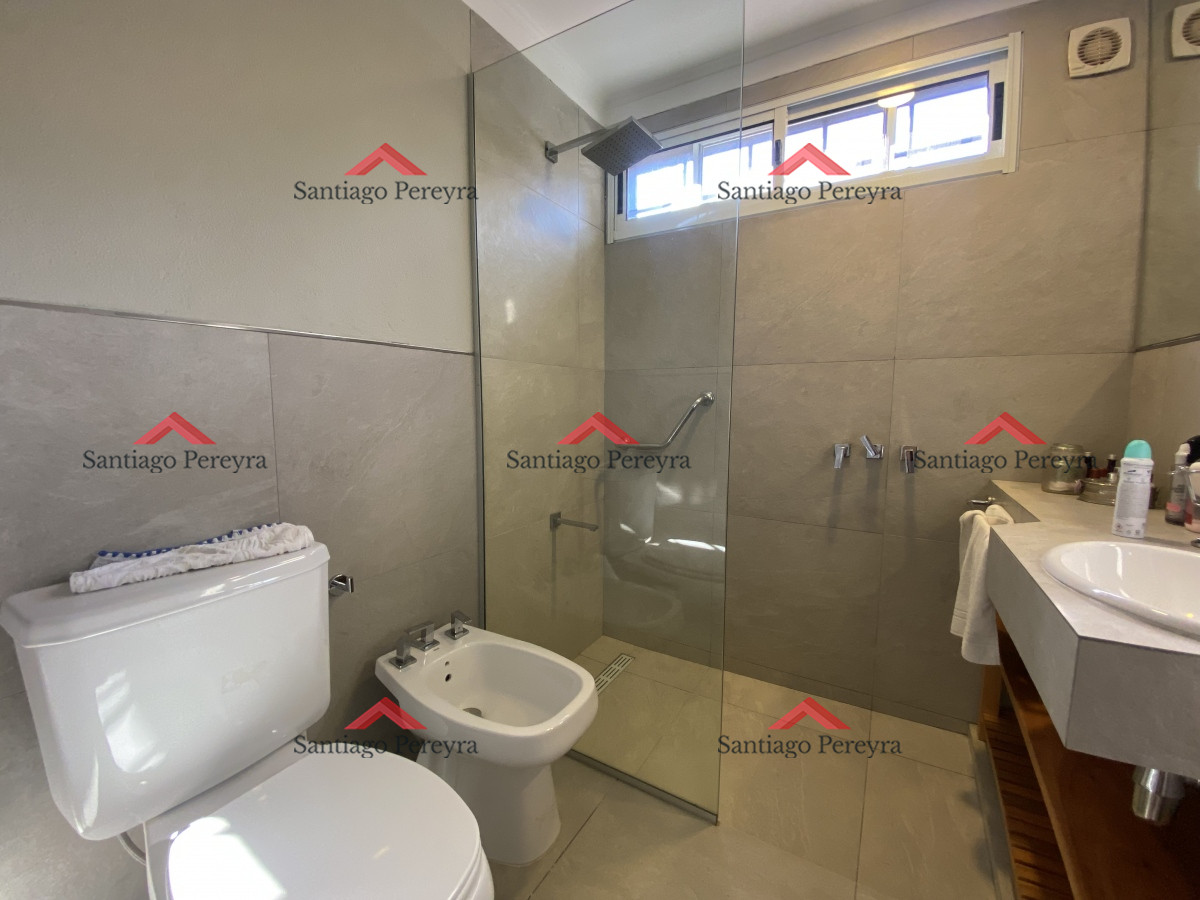 Casa ID.14804 - Punta del Este, importante residencia con piscina y cancha de paddle