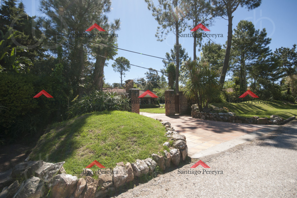 Casa ID.13471 - Casa alquiler Pinares, Punta del Este, 4 dormitorios, piscina, amplio parque cercado