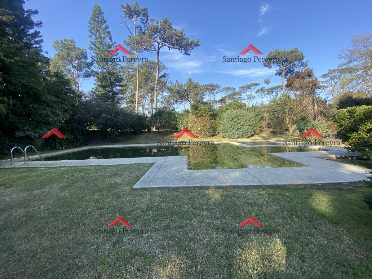 Casa ID.14804 - Punta del Este, importante residencia con piscina y cancha de paddle