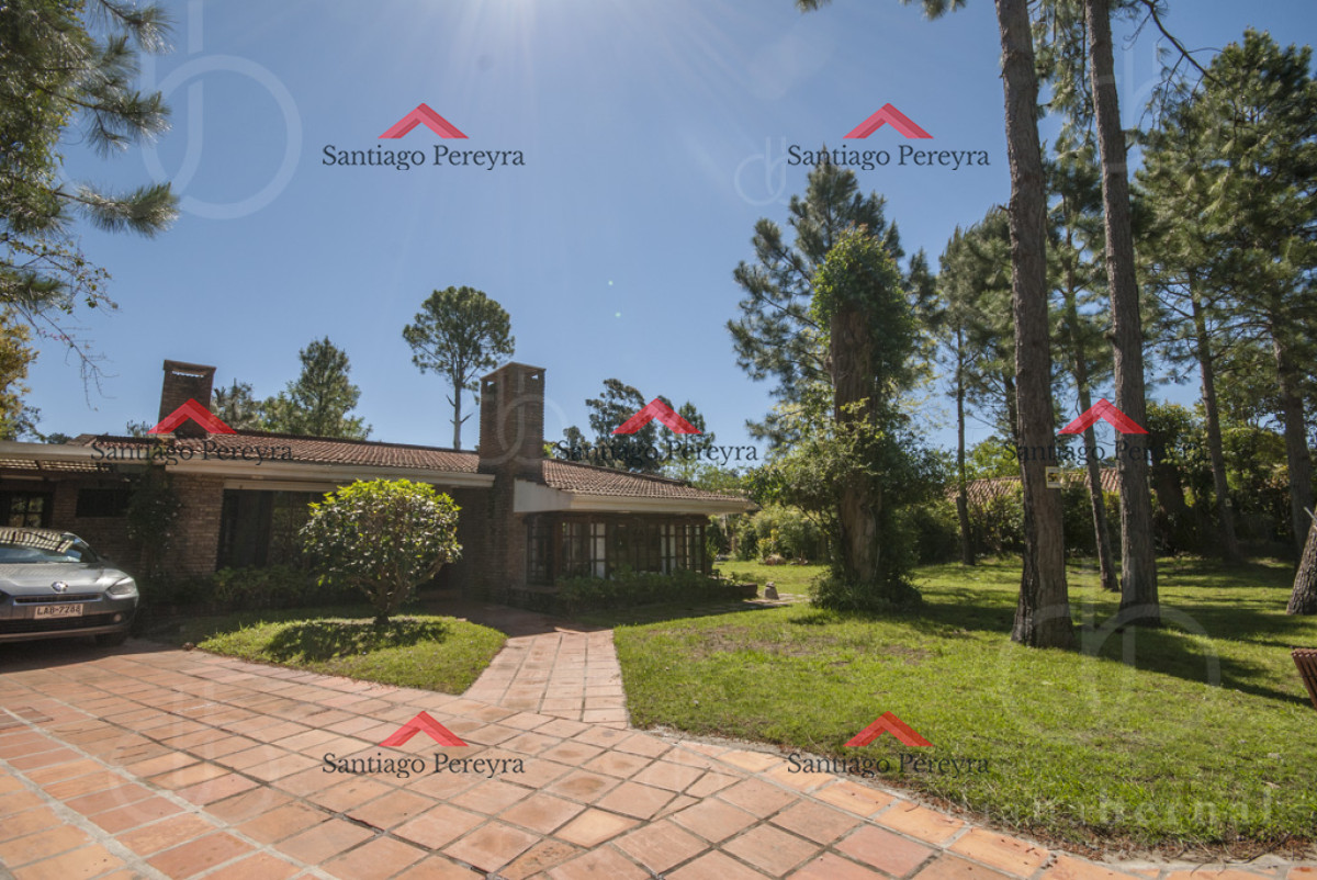 Casa ID.13471 - Casa alquiler Pinares, Punta del Este, 4 dormitorios, piscina, amplio parque cercado