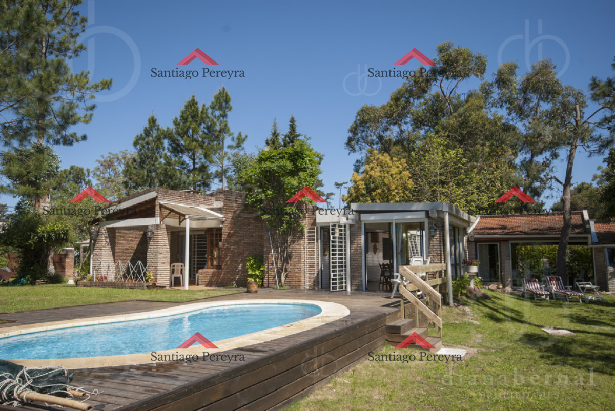 Casa ID.13471 - Casa alquiler Pinares, Punta del Este, 4 dormitorios, piscina, amplio parque cercado