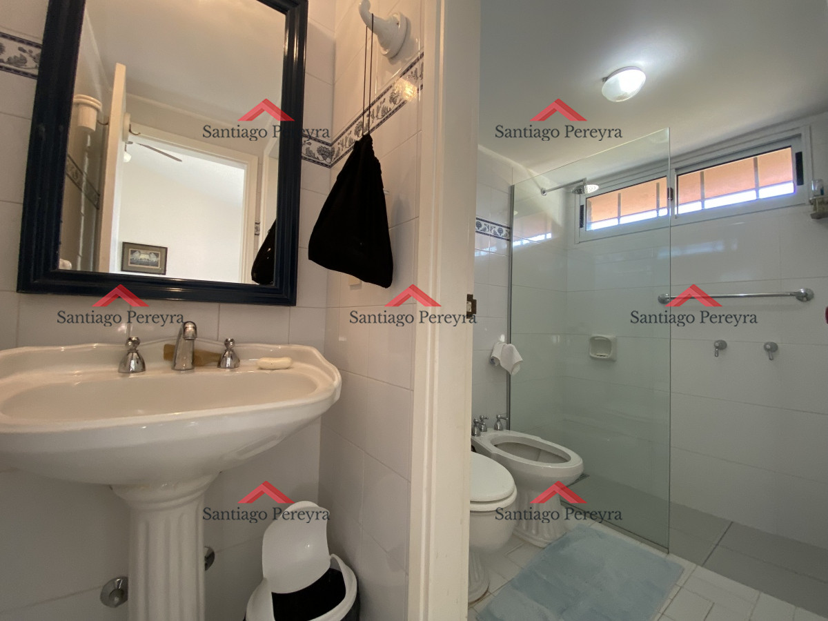 Casa ID.14804 - Punta del Este, importante residencia con piscina y cancha de paddle