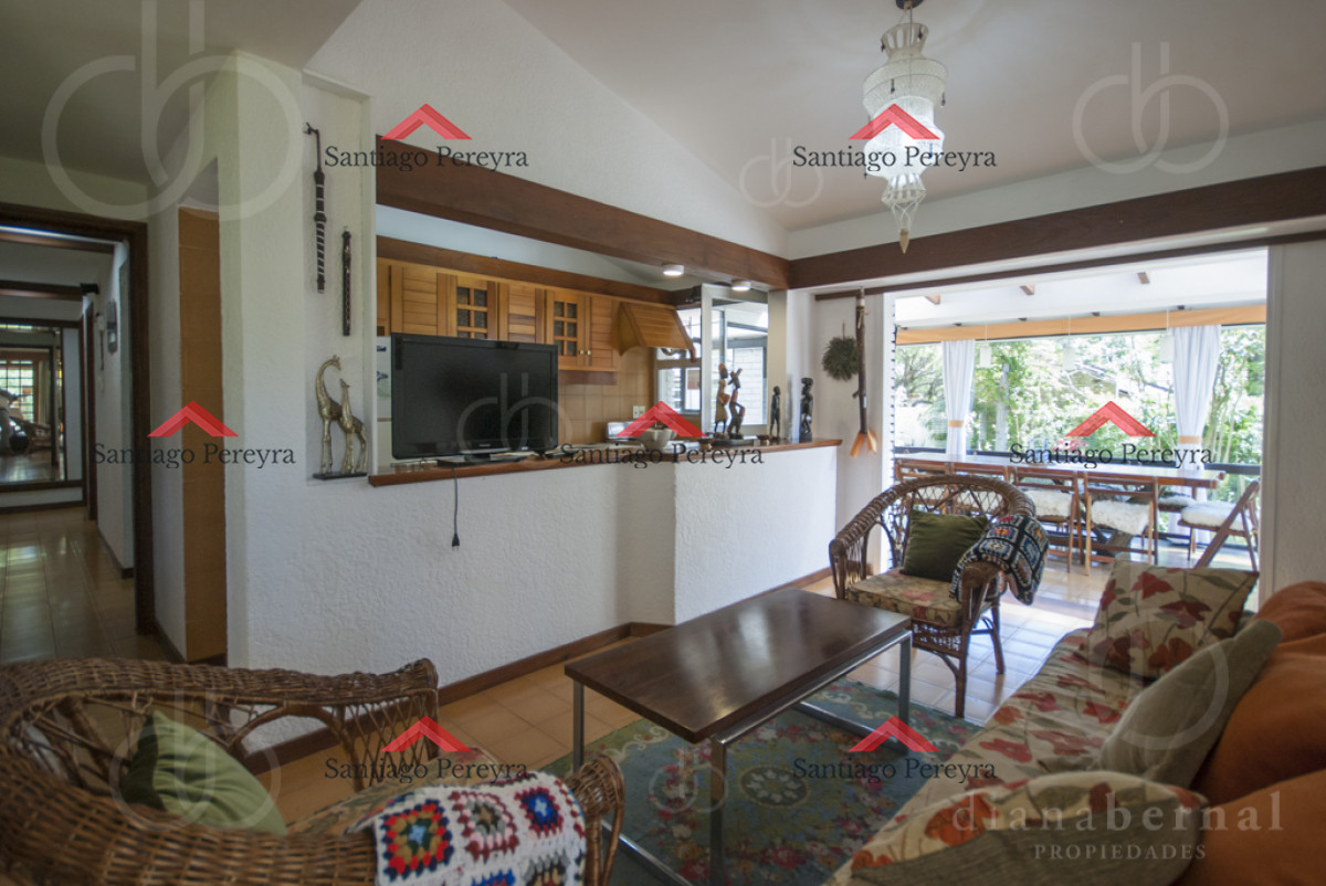 Casa ID.13471 - Casa alquiler Pinares, Punta del Este, 4 dormitorios, piscina, amplio parque cercado