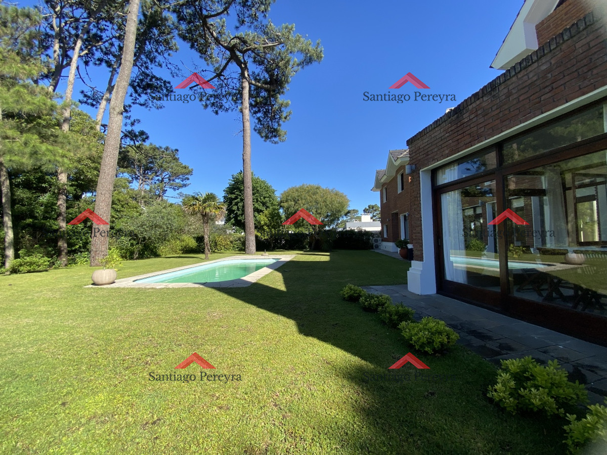 Casa ID.14857 - Punta del Este, gran residencia en mansa, 6 dormitorios y piscina climatizada.